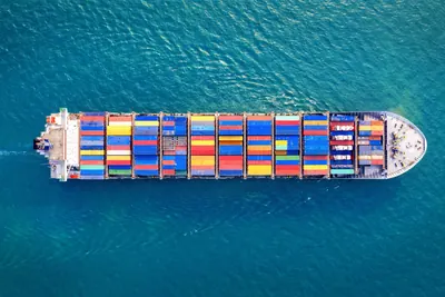 Porte-conteneurs vu du ciel