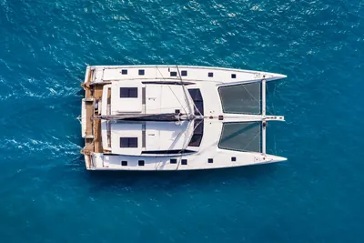 Catamaran de plaisance vu du ciel